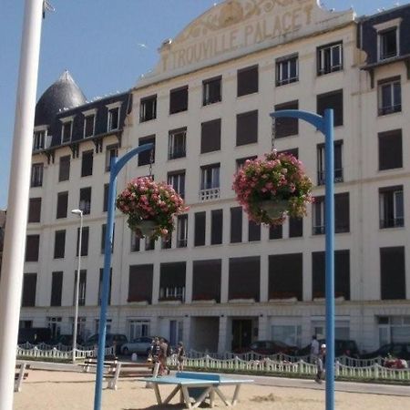 Paradis Les Pieds Sur Le Sable Trouville Palace Екстериор снимка