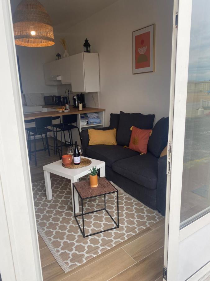 Paradis Les Pieds Sur Le Sable Trouville Palace Екстериор снимка