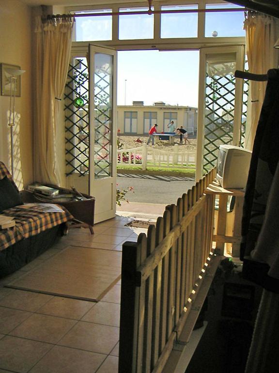 Paradis Les Pieds Sur Le Sable Trouville Palace Стая снимка