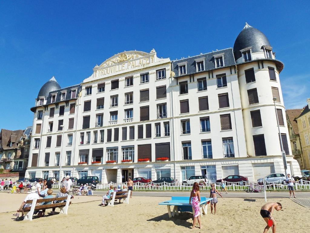 Paradis Les Pieds Sur Le Sable Trouville Palace Стая снимка