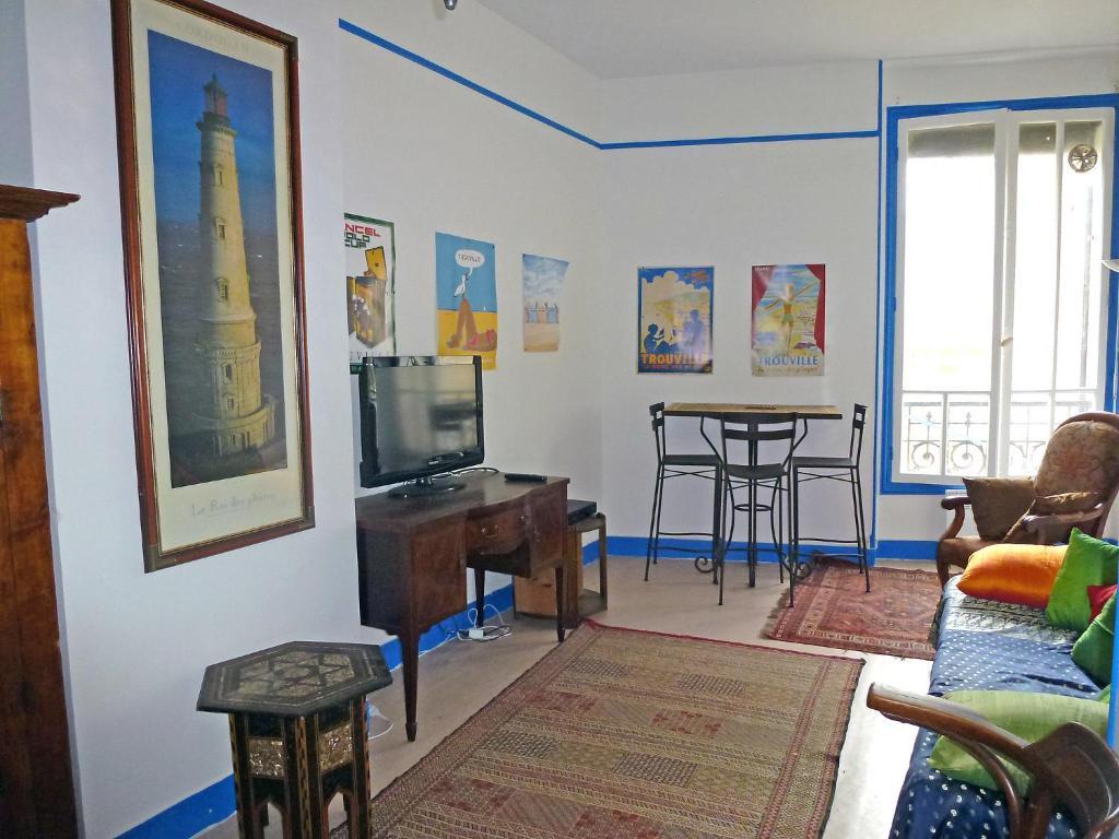 Paradis Les Pieds Sur Le Sable Trouville Palace Стая снимка